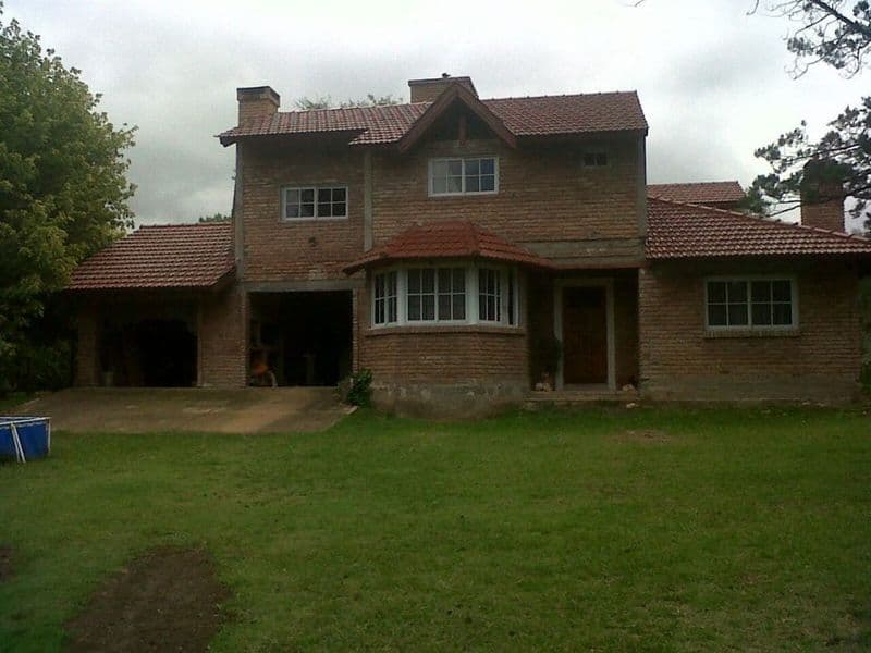 Casa de dos plantas + cabaña