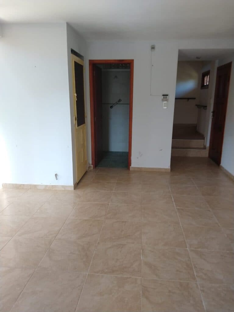 Amplia casa, ideal inversión!