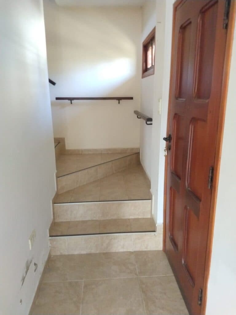 Amplia casa, ideal inversión!