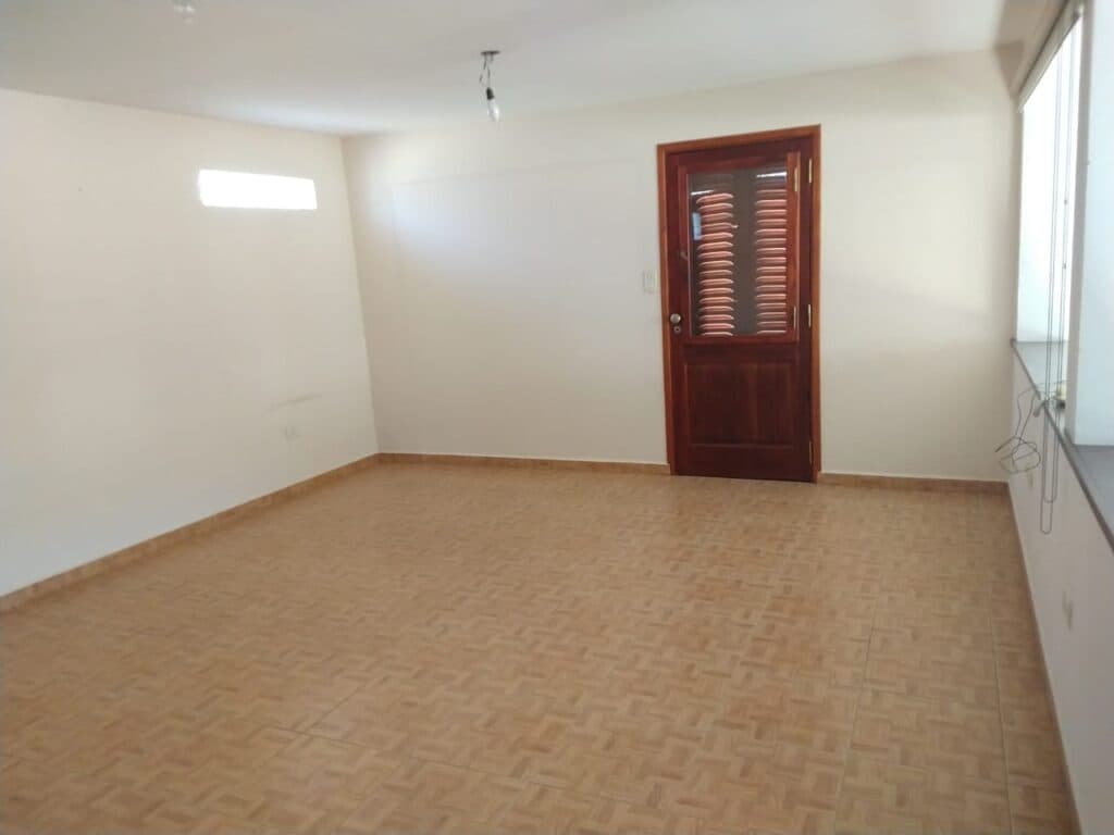 Amplia casa, ideal inversión!