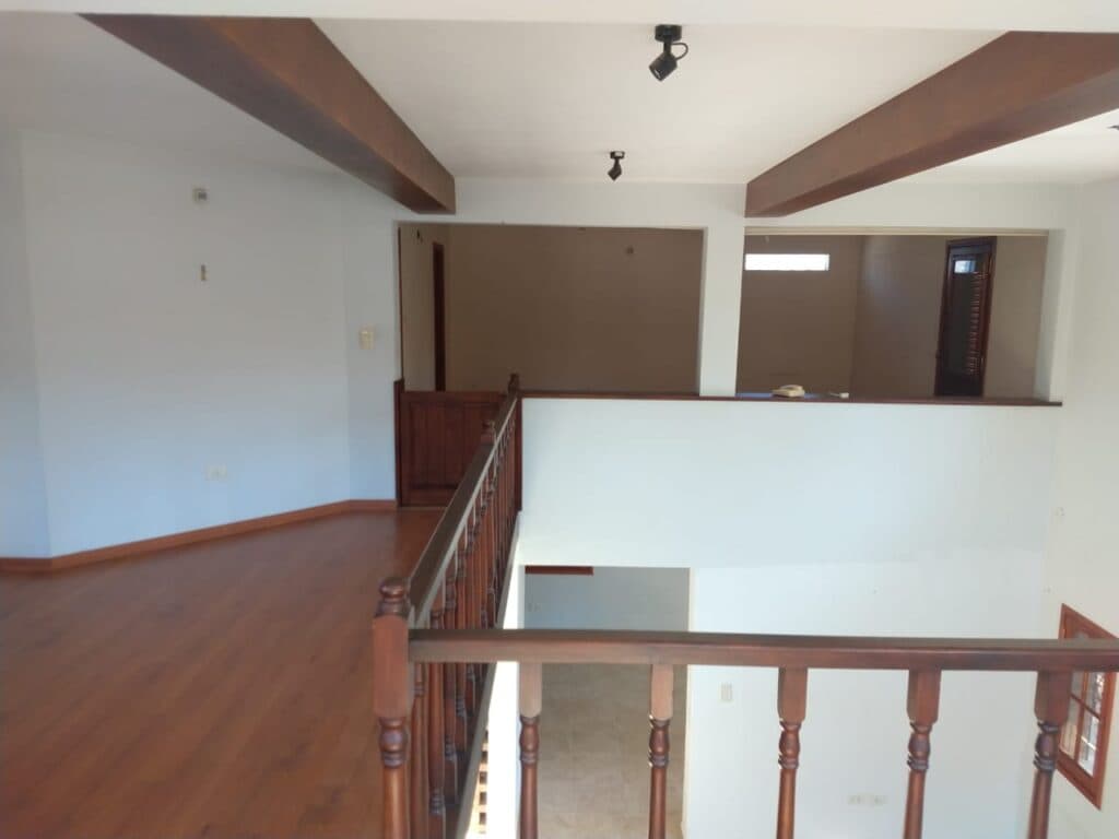 Amplia casa, ideal inversión!