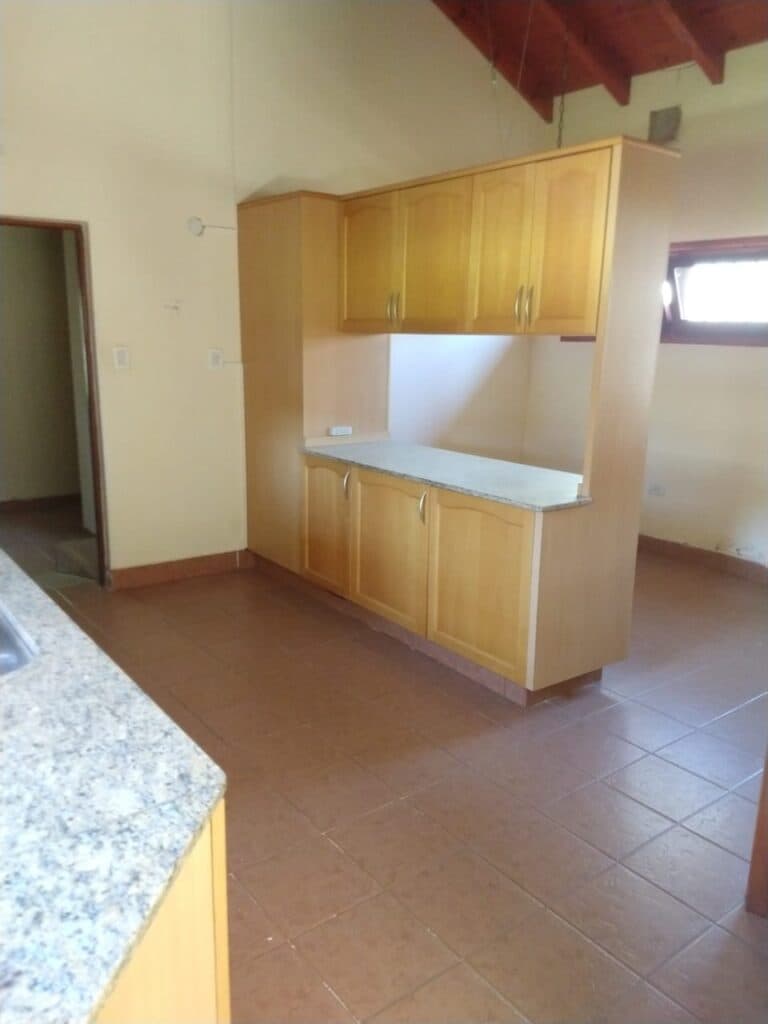 Amplia casa, ideal inversión!