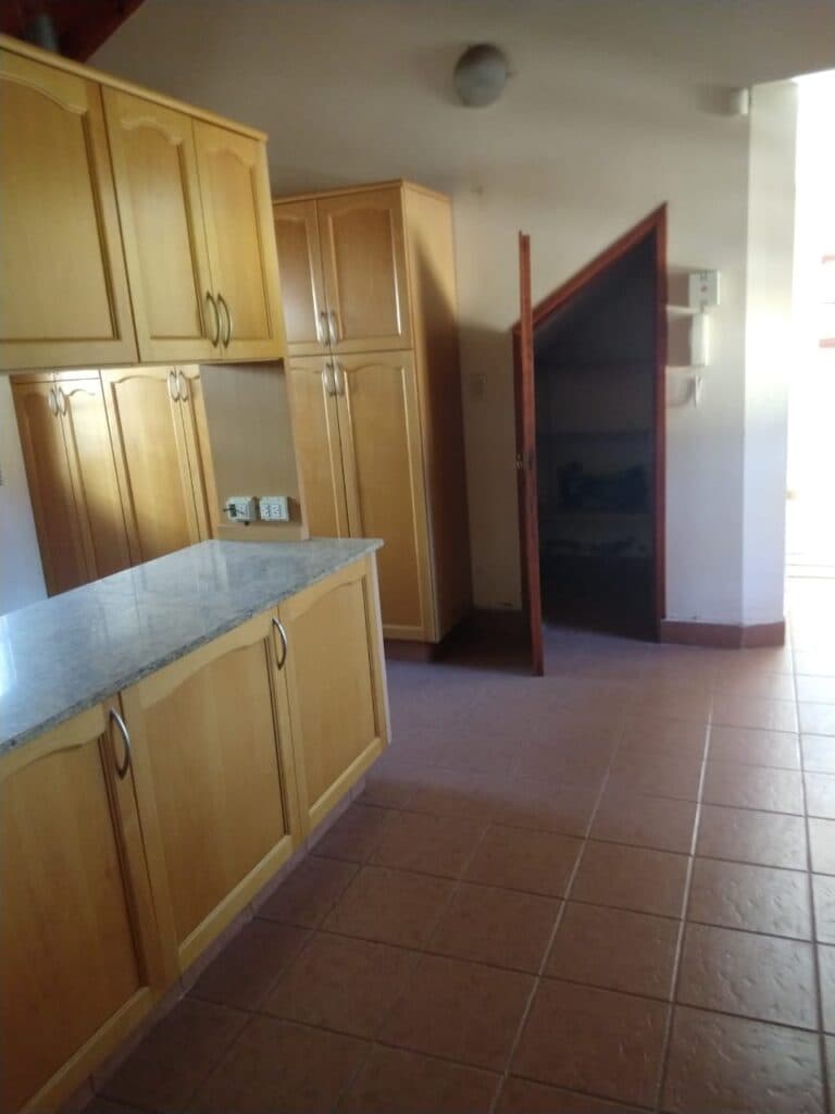 Amplia casa, ideal inversión!