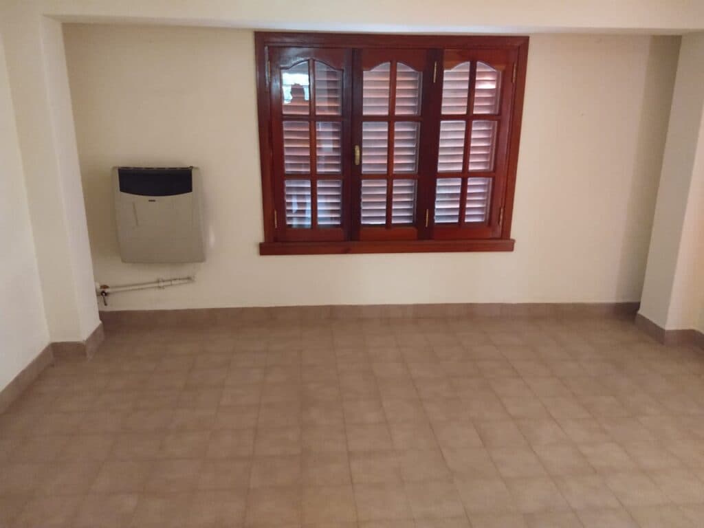 Amplia casa, ideal inversión!