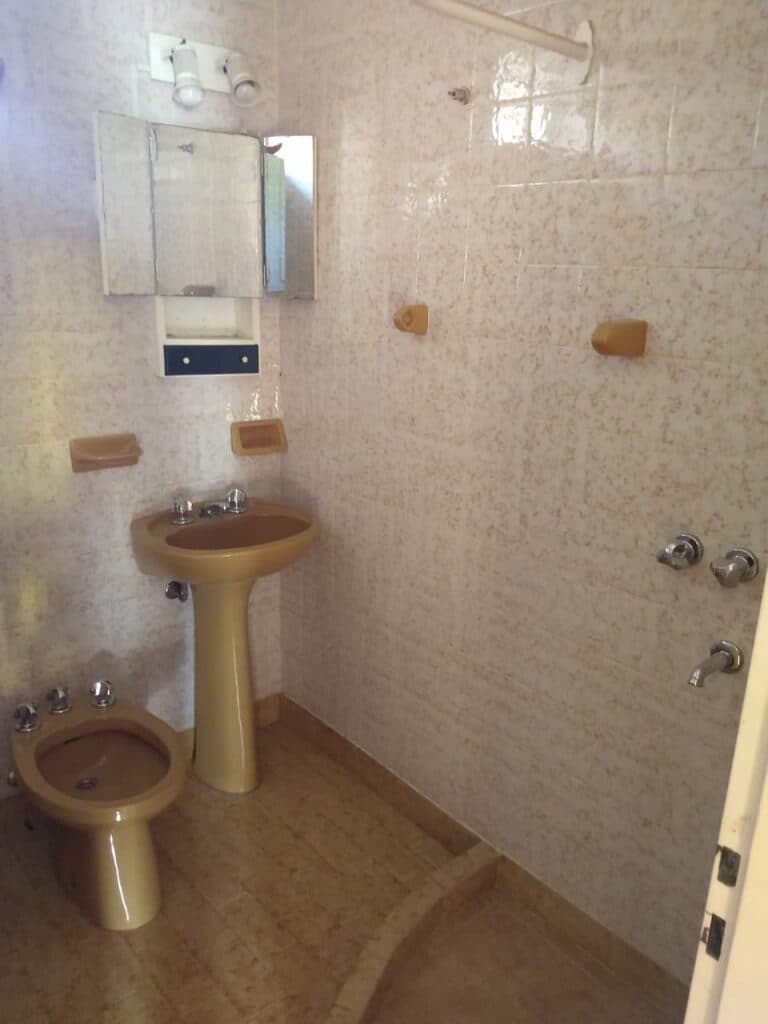 Amplia casa, ideal inversión!