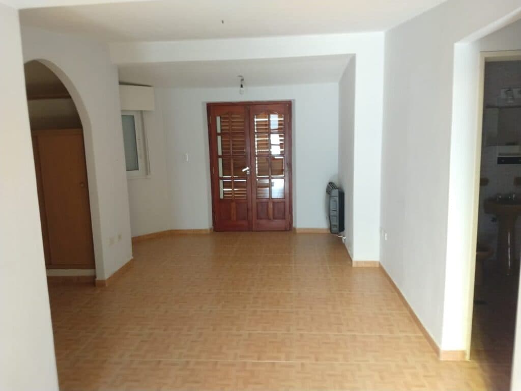 Amplia casa, ideal inversión!