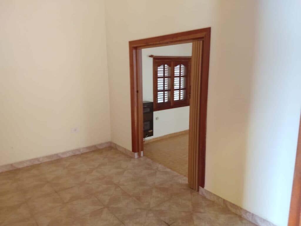Amplia casa, ideal inversión!