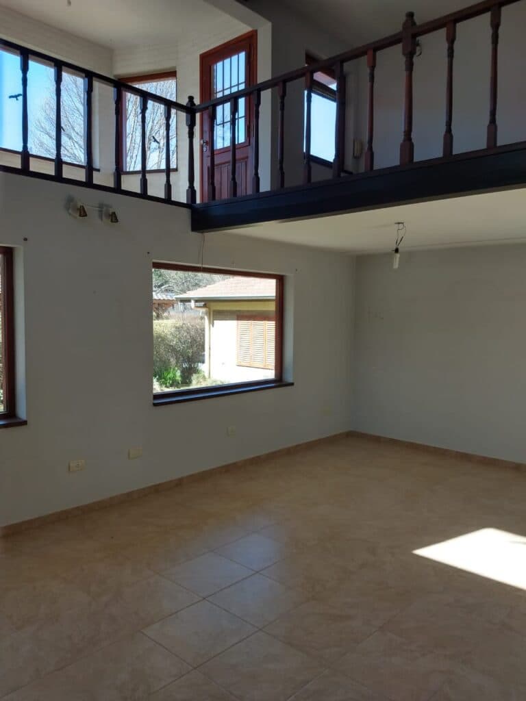 Amplia casa, ideal inversión!