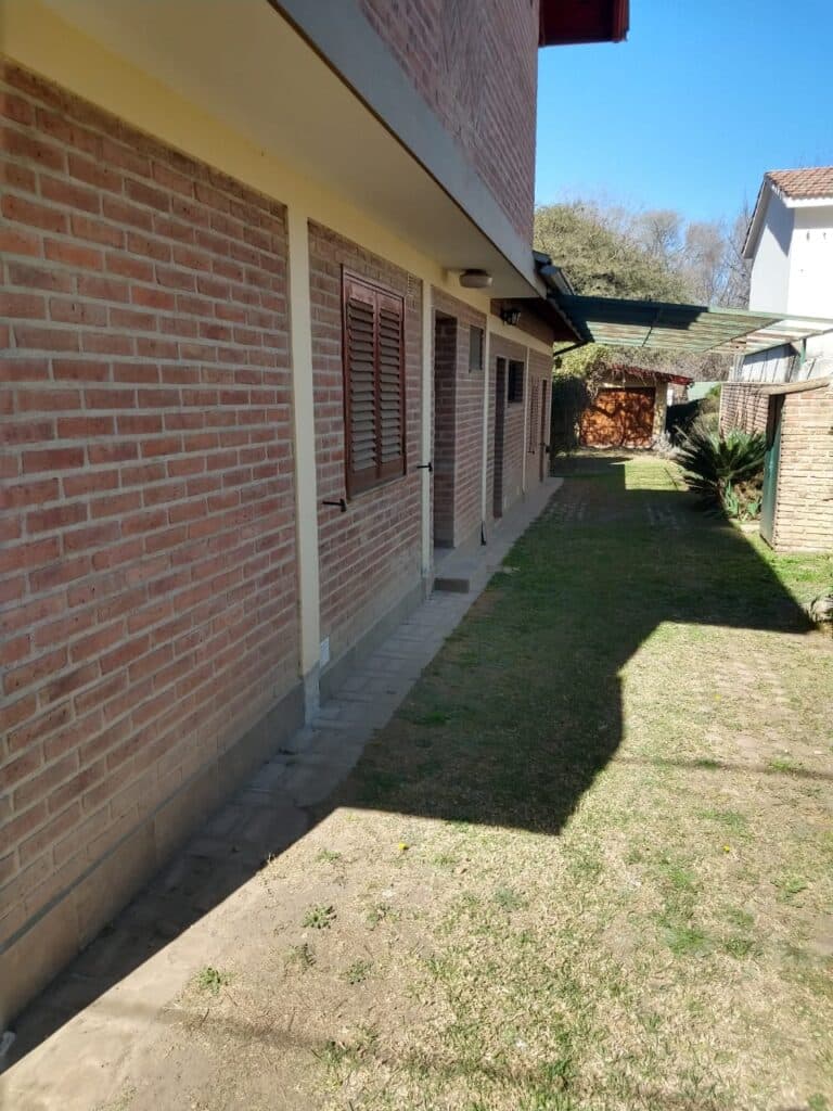 Amplia casa, ideal inversión!