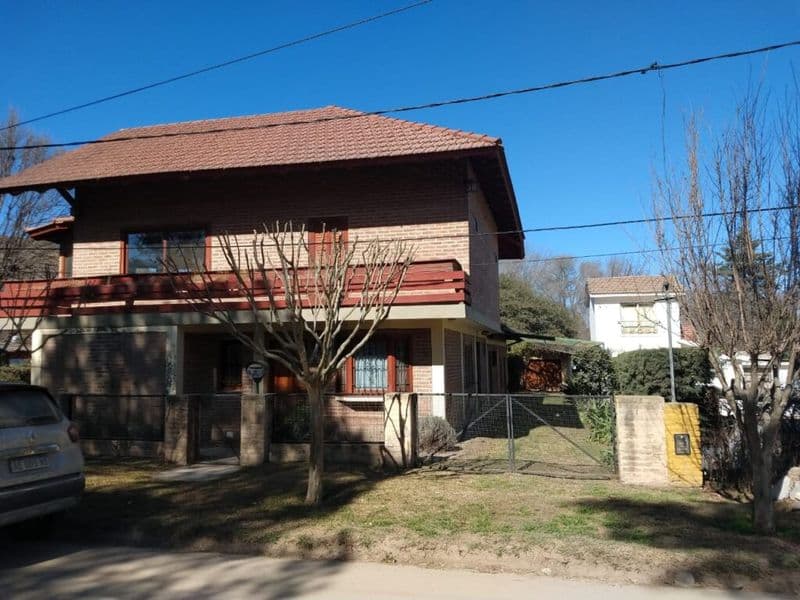 Amplia casa, ideal inversión!