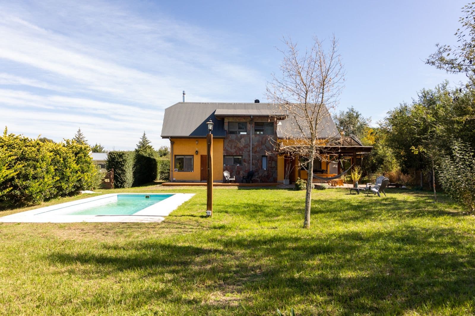 Hermosa casa con parque y piscina en Villa General Belgrano