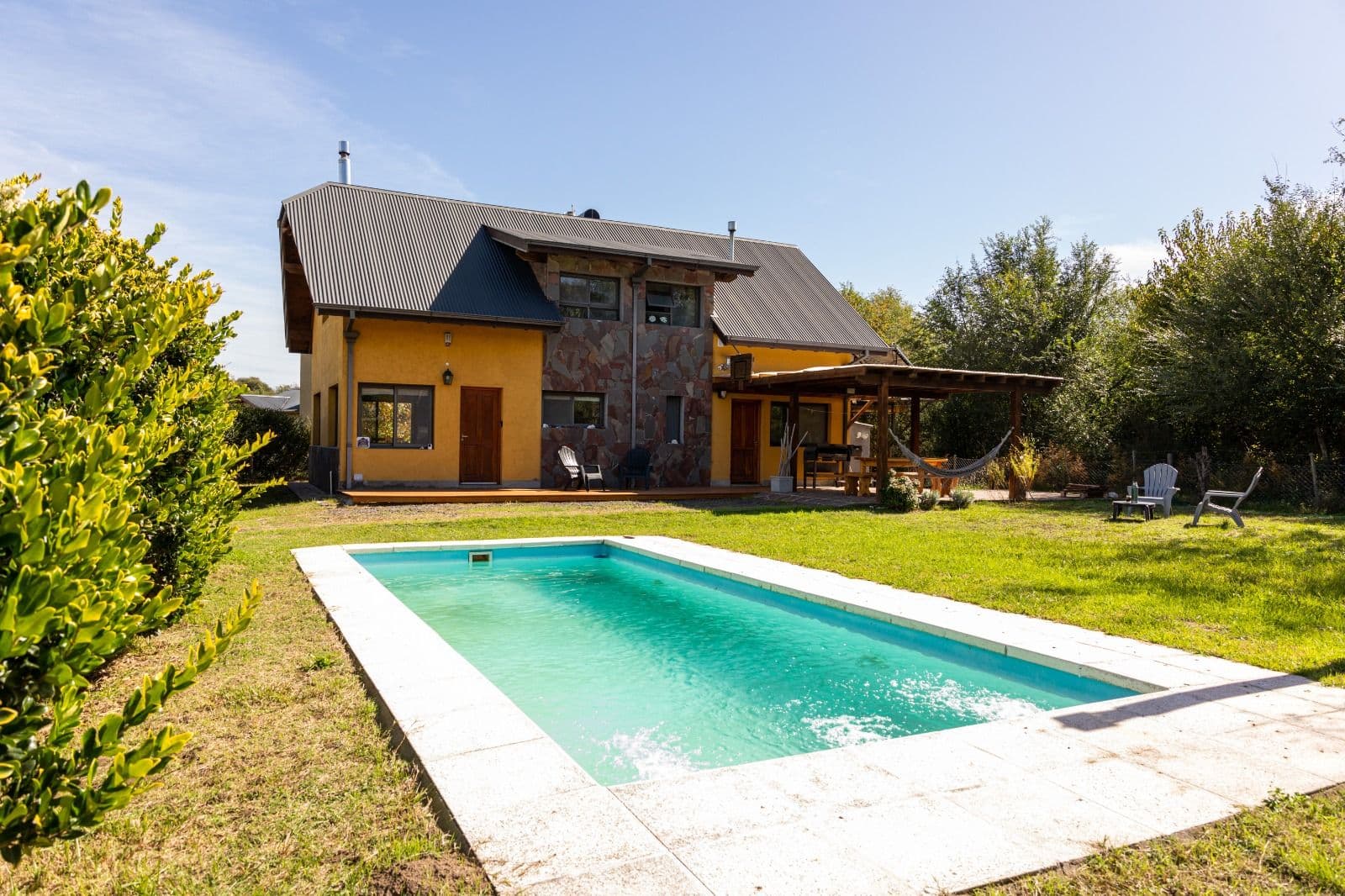 Hermosa casa con parque y piscina en Villa General Belgrano