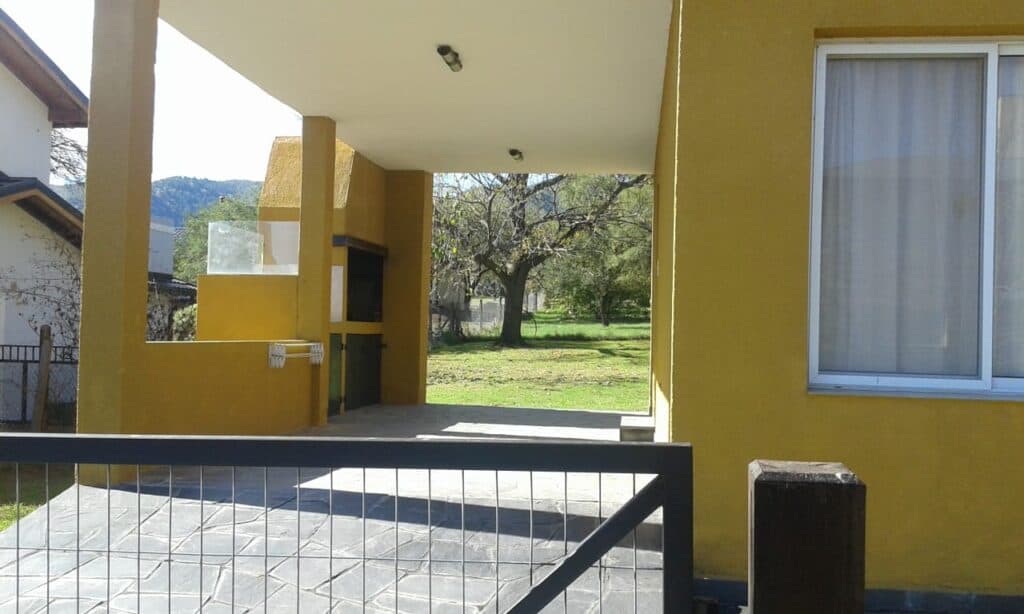 Amplia propiedad en excelente barrio!