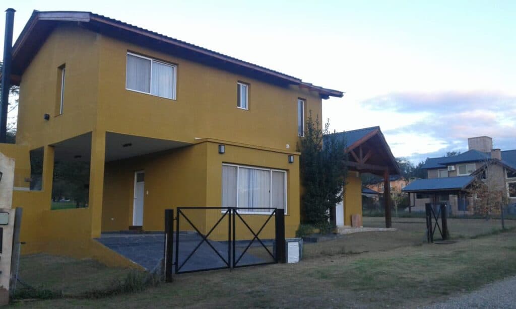 Amplia propiedad en excelente barrio!
