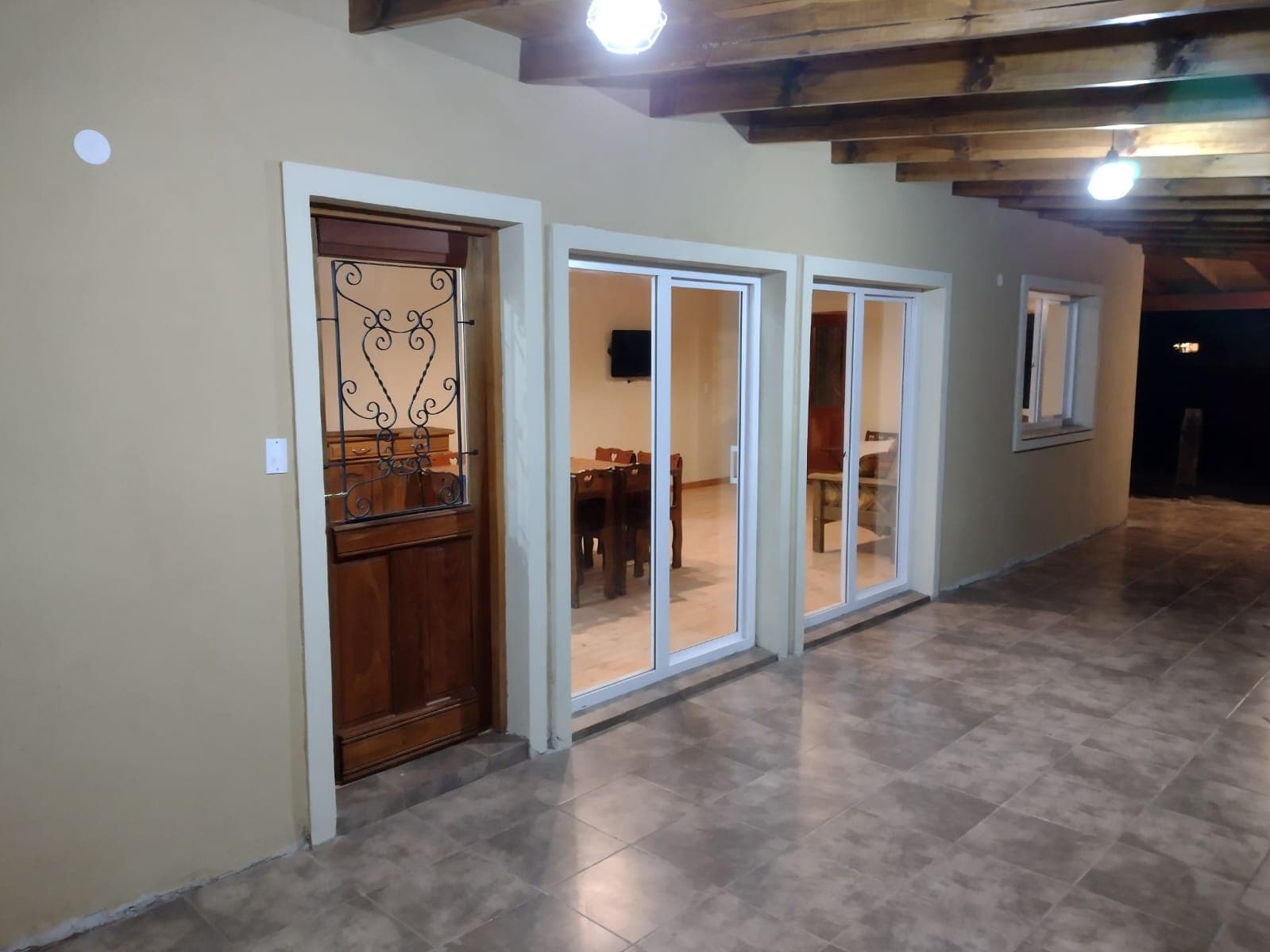 Casa grande, buena ubicación