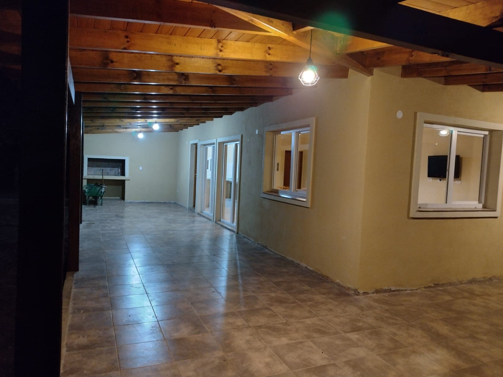 Casa grande, buena ubicación