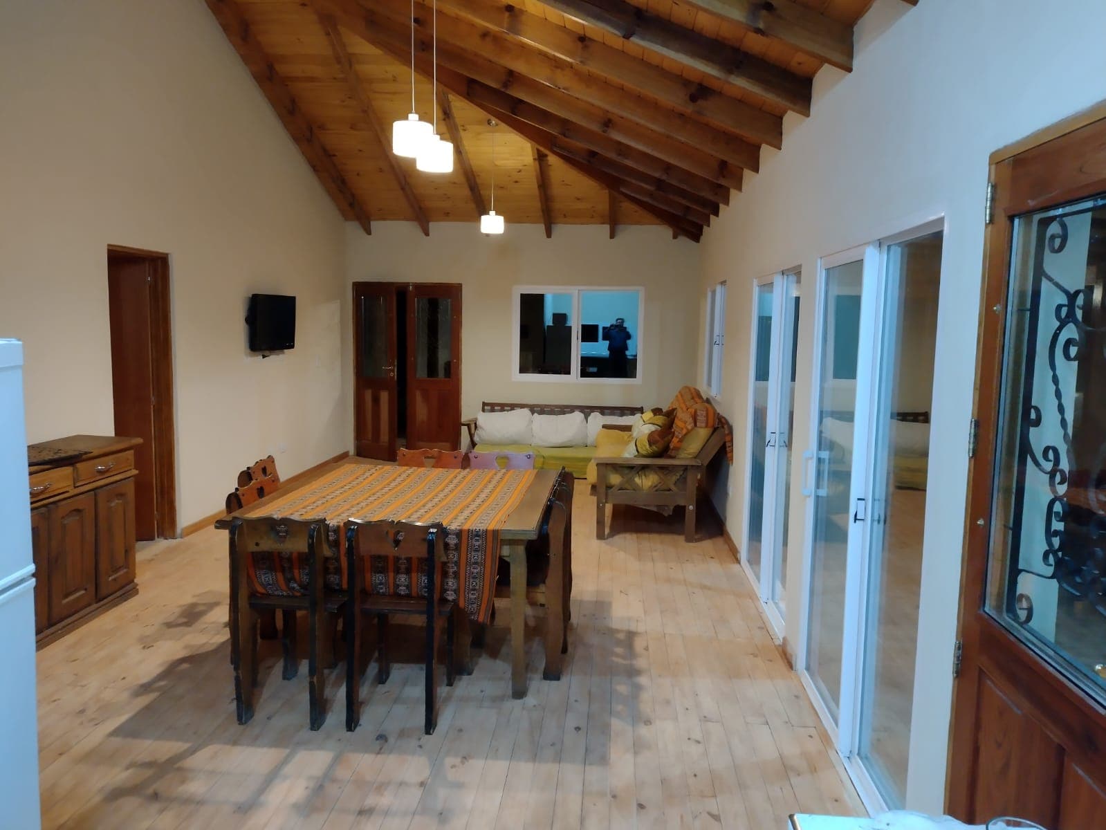 Casa grande, buena ubicación