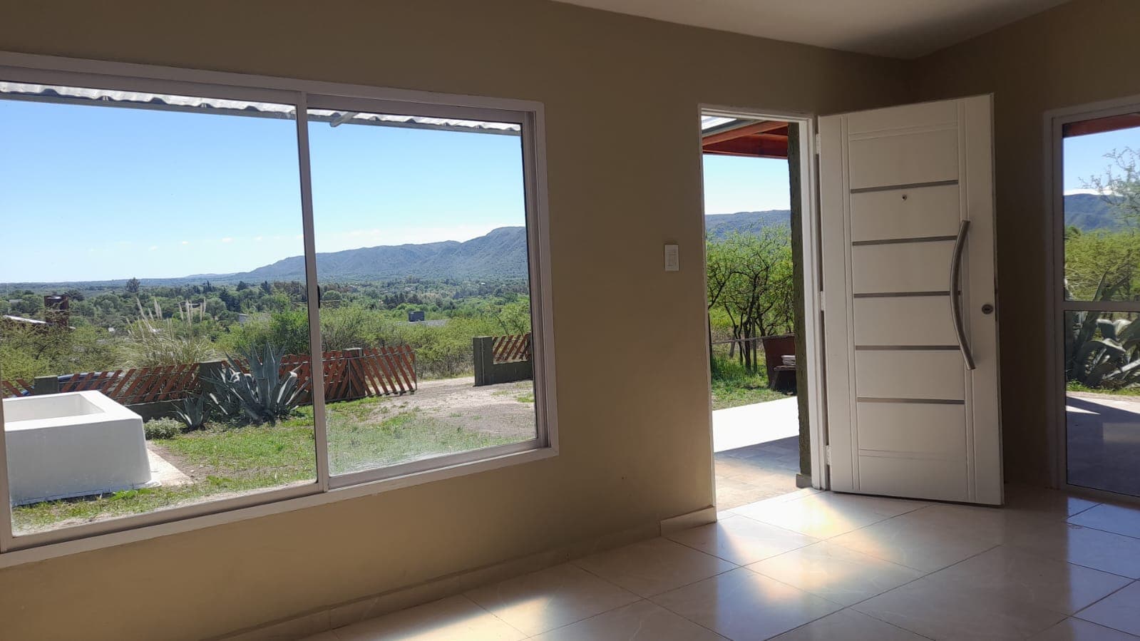 Hermosa Casa a estrenar en Santa Mónica